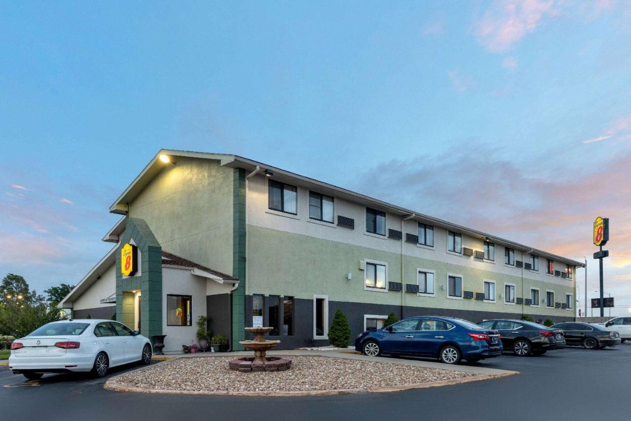 Super 8 By Wyndham Kansas City At Barry Road/Airport Zewnętrze zdjęcie