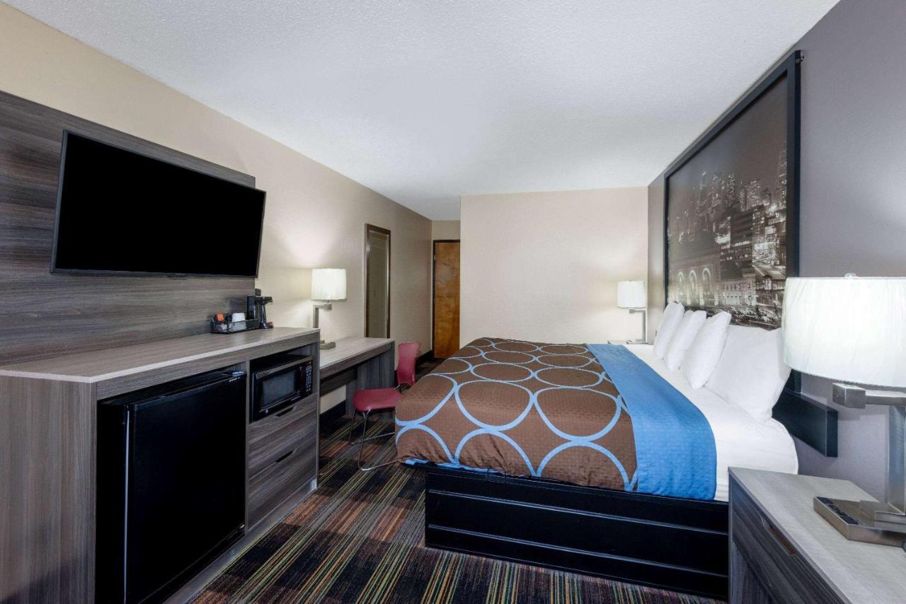Super 8 By Wyndham Kansas City At Barry Road/Airport Zewnętrze zdjęcie