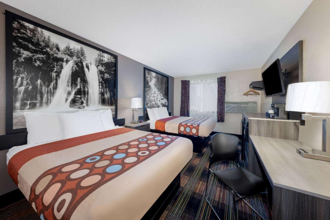 Super 8 By Wyndham Kansas City At Barry Road/Airport Zewnętrze zdjęcie