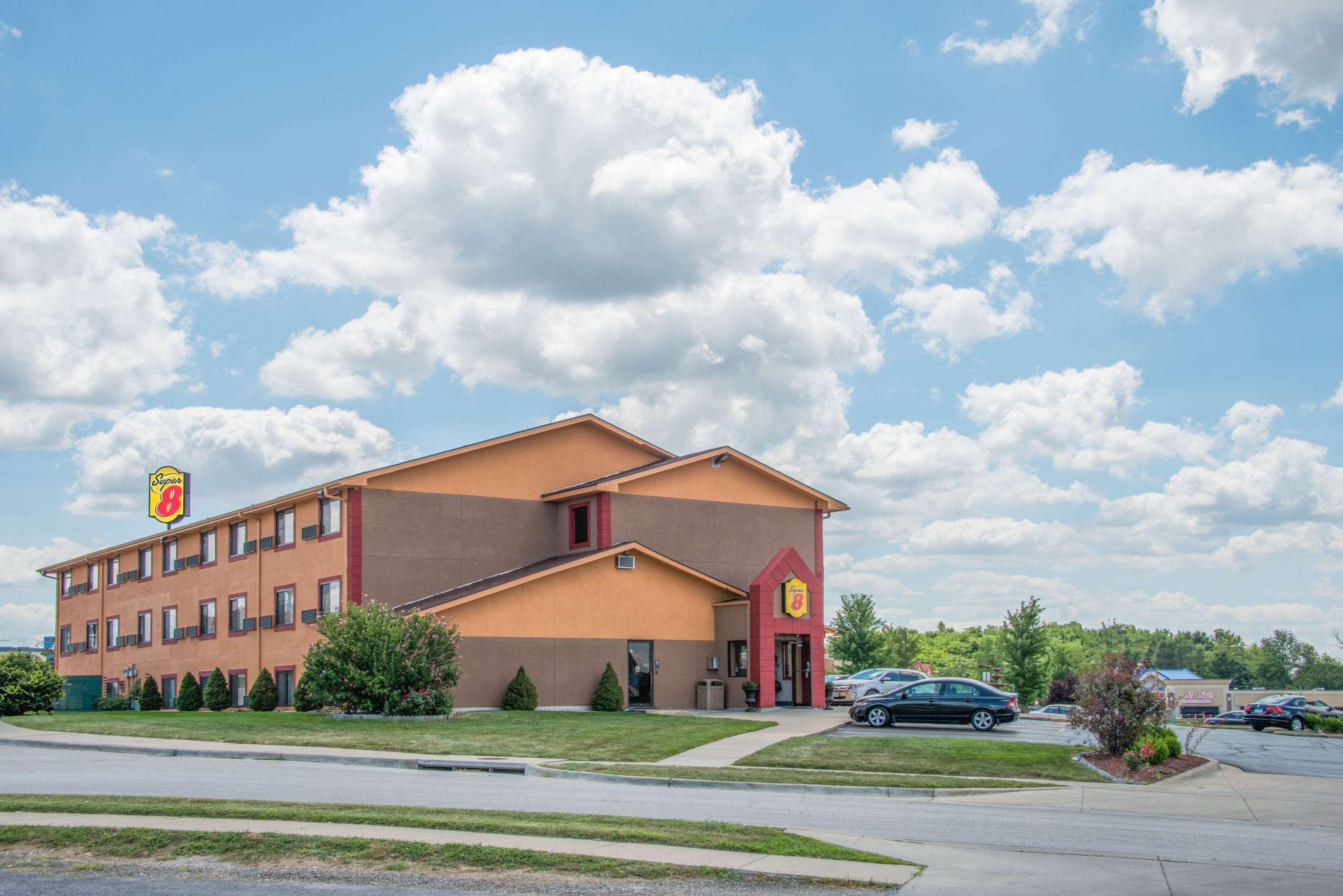 Super 8 By Wyndham Kansas City At Barry Road/Airport Zewnętrze zdjęcie