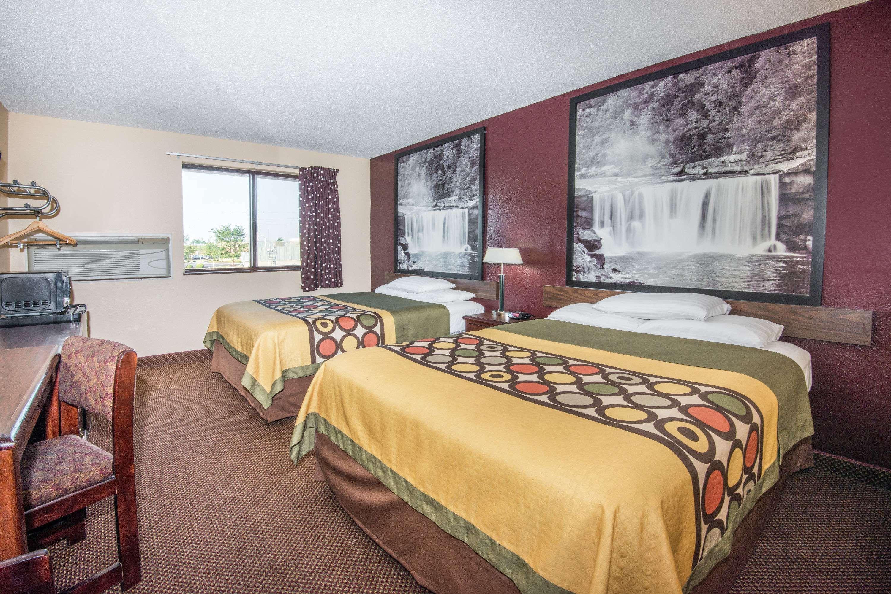 Super 8 By Wyndham Kansas City At Barry Road/Airport Zewnętrze zdjęcie