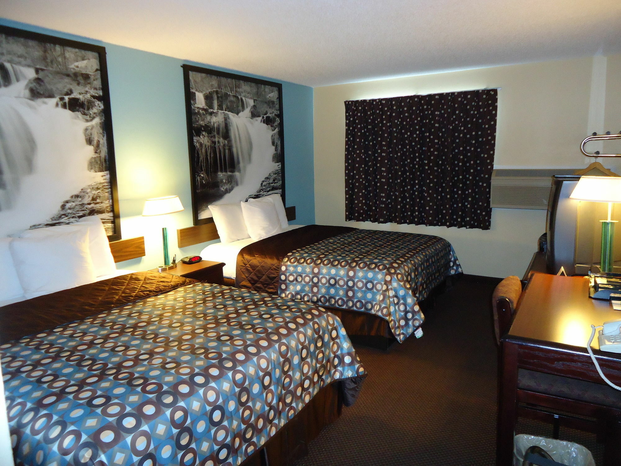 Super 8 By Wyndham Kansas City At Barry Road/Airport Zewnętrze zdjęcie